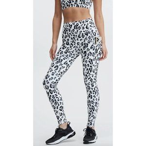 NWT Fabletics The Oasis Legging in Snow Leopard, Medium Tall - Pockets - UPF 50+